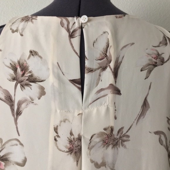 Sleeveless Floral Blouse by Premise Studio - Picture 7 of 10